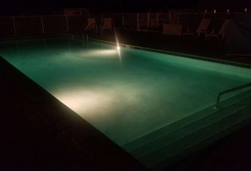 فندق على الطريق Deerwood Inn And Madison Campground