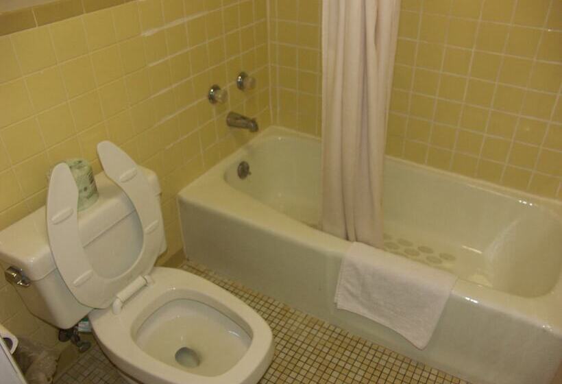 فندق على الطريق Deerwood Inn And Madison Campground