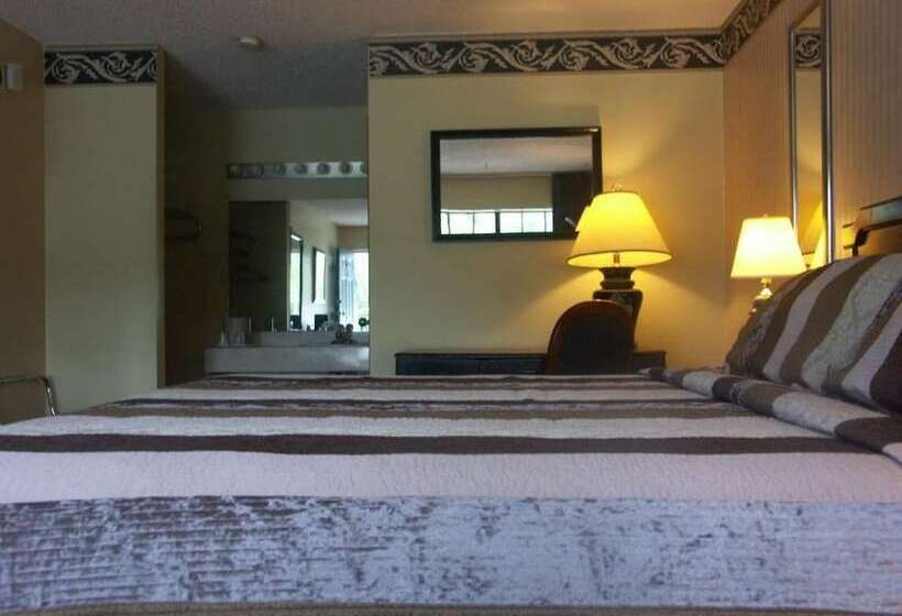 فندق على الطريق Deerwood Inn And Madison Campground