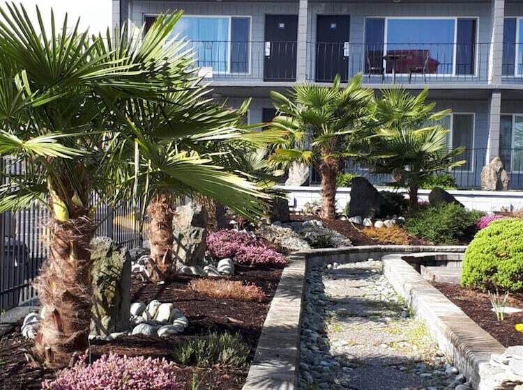 Мотель Port O Call Inn