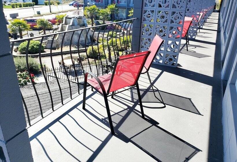 Мотель Port O Call Inn