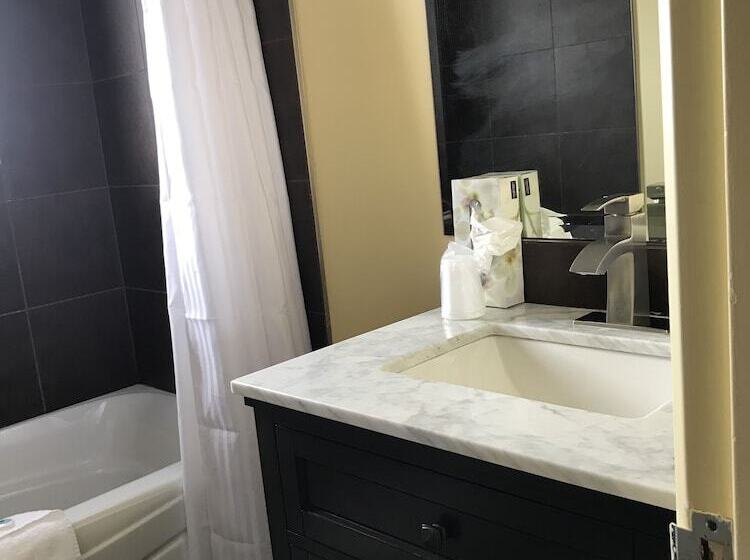 Мотель Port O Call Inn