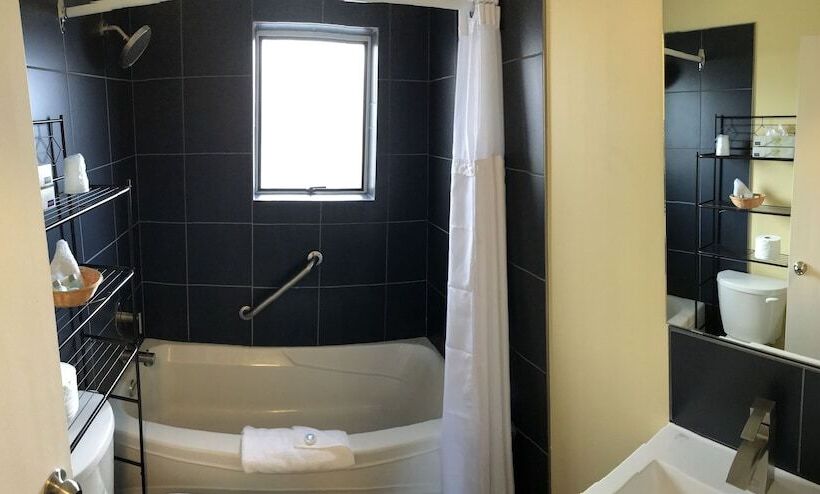 Мотель Port O Call Inn