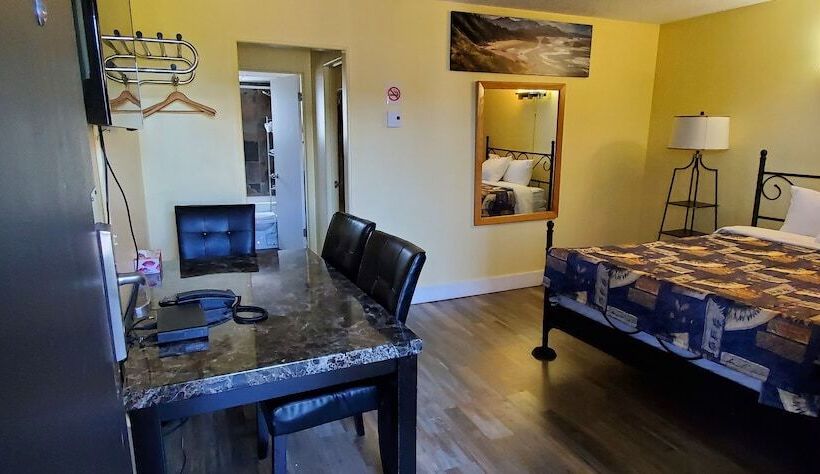 Мотель Port O Call Inn