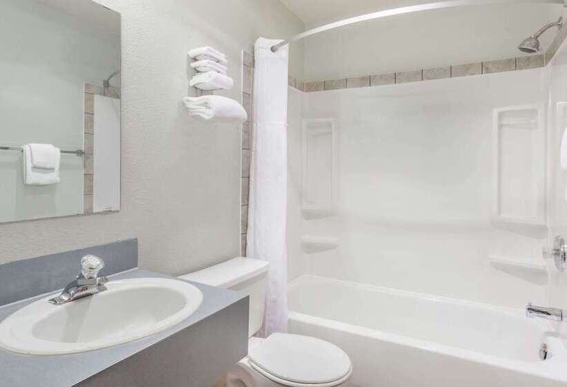 فندق على الطريق Super 8 By Wyndham Medicine Hat Ab