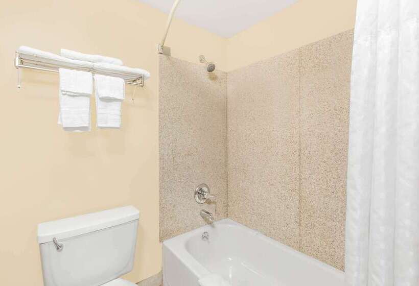 モーテル Super 8 By Wyndham Wichita Airport West Kellogg