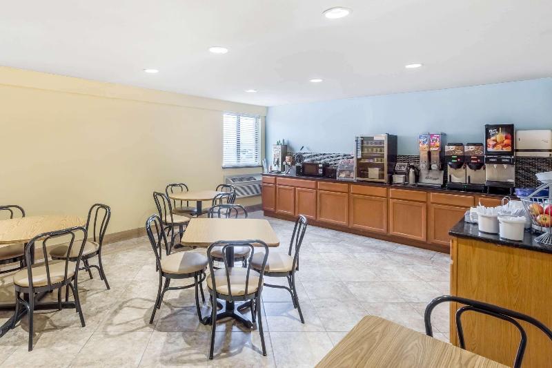 モーテル Super 8 By Wyndham Wichita Airport West Kellogg