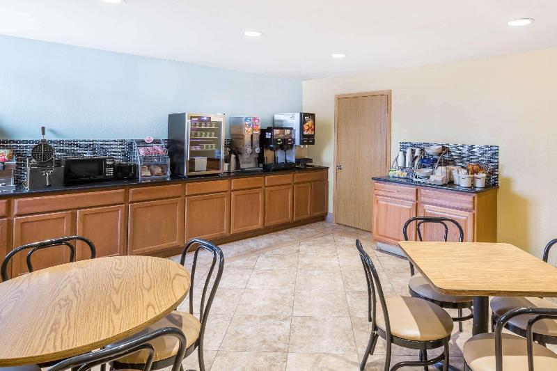 モーテル Super 8 By Wyndham Wichita Airport West Kellogg