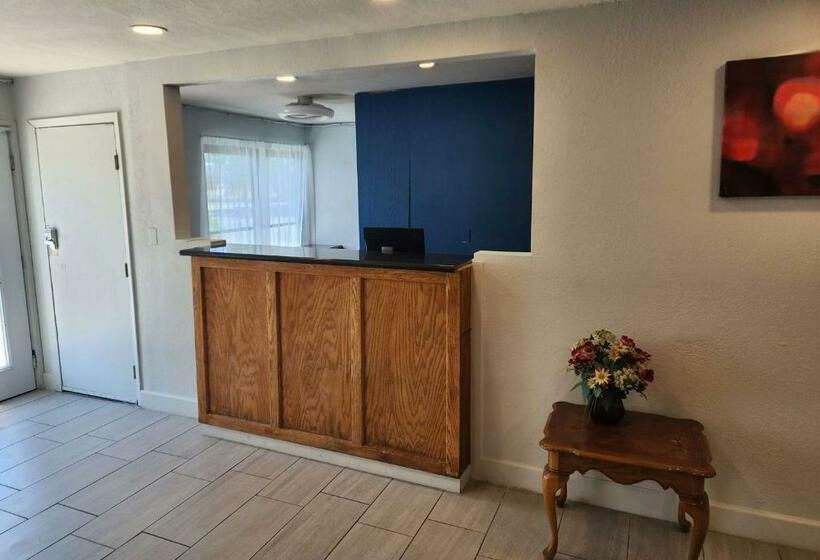 فندق على الطريق Travelodge By Wyndham Stockton