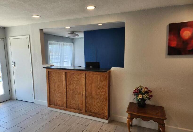 فندق على الطريق Travelodge By Wyndham Stockton