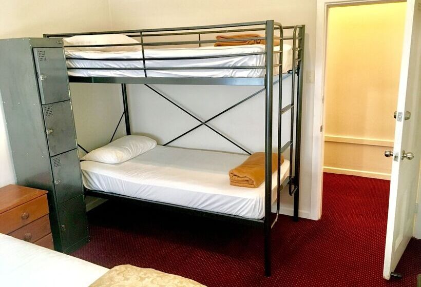 צימר Freemans Backpackers Lodge Hostel