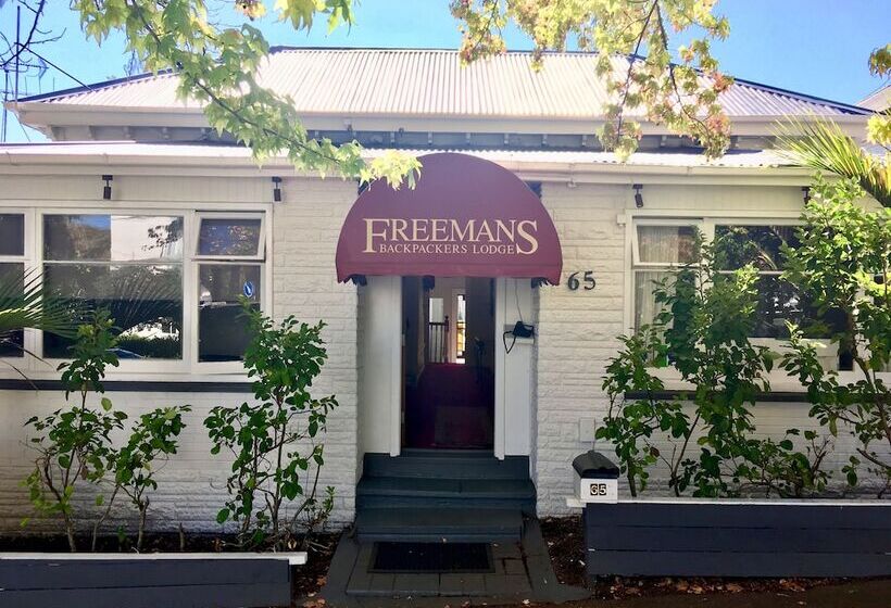 צימר Freemans Backpackers Lodge Hostel