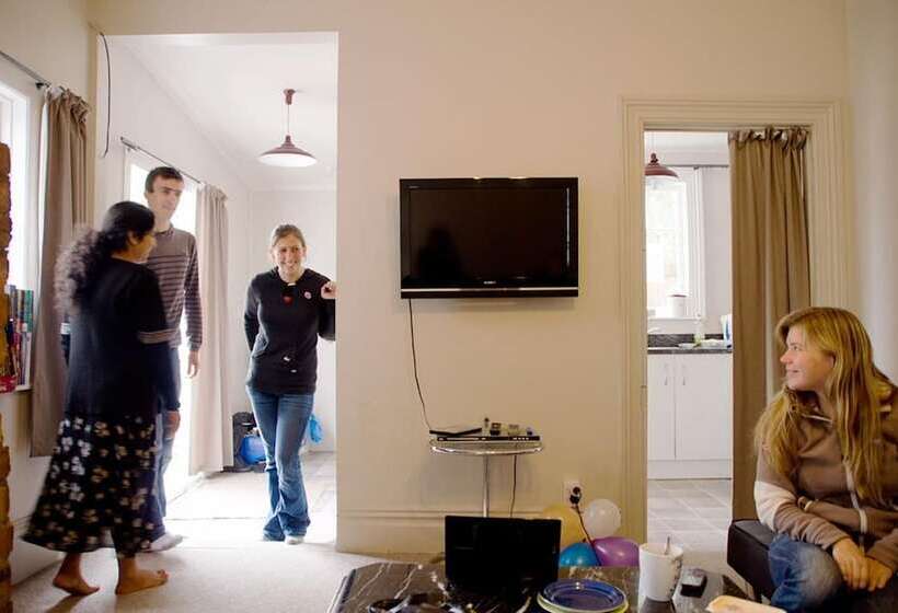 צימר Freemans Backpackers Lodge Hostel