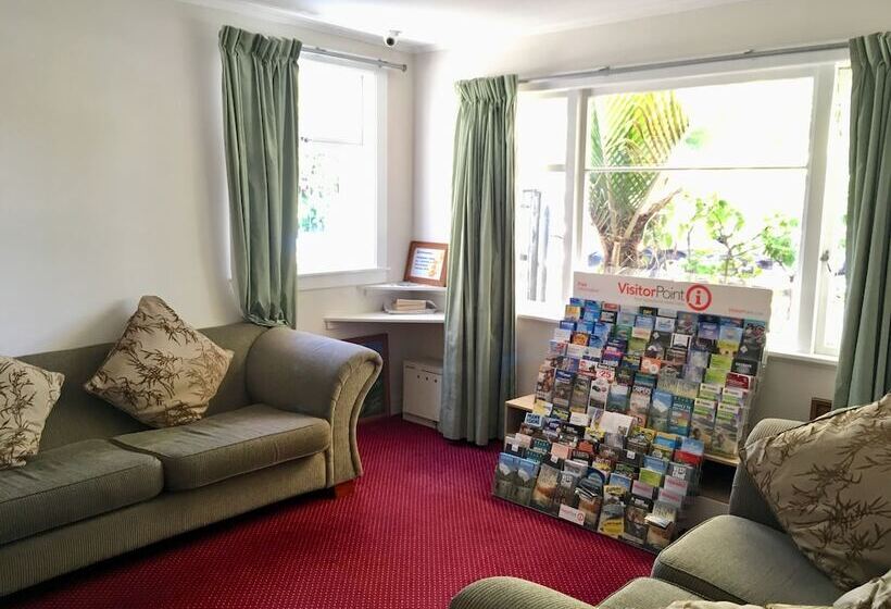 צימר Freemans Backpackers Lodge Hostel