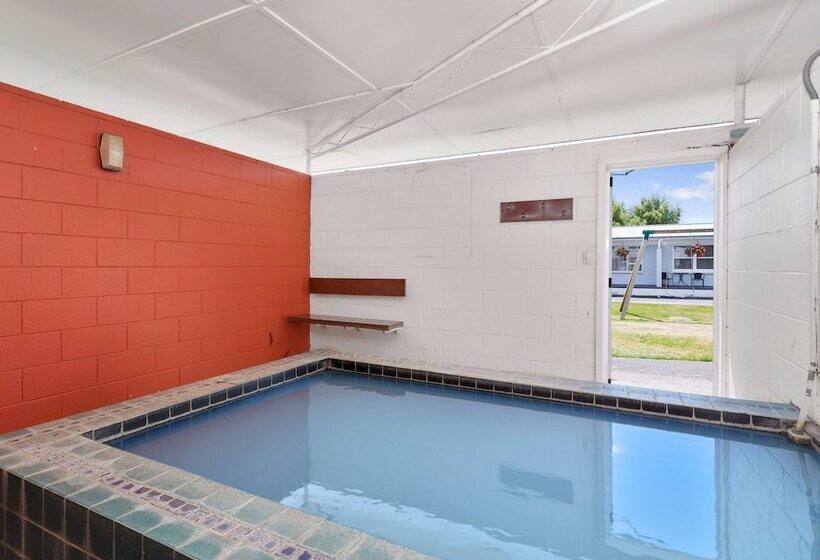 Cleveland Thermal Motel