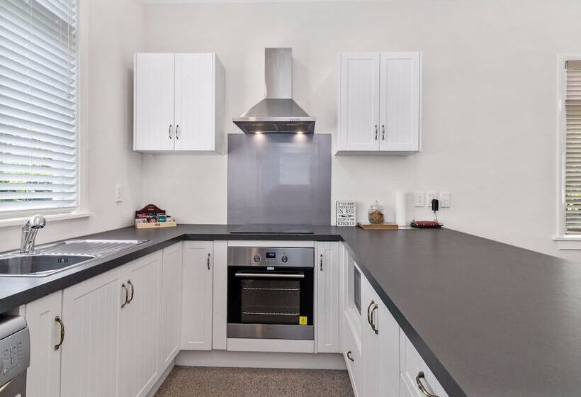 Cleveland Thermal Motel