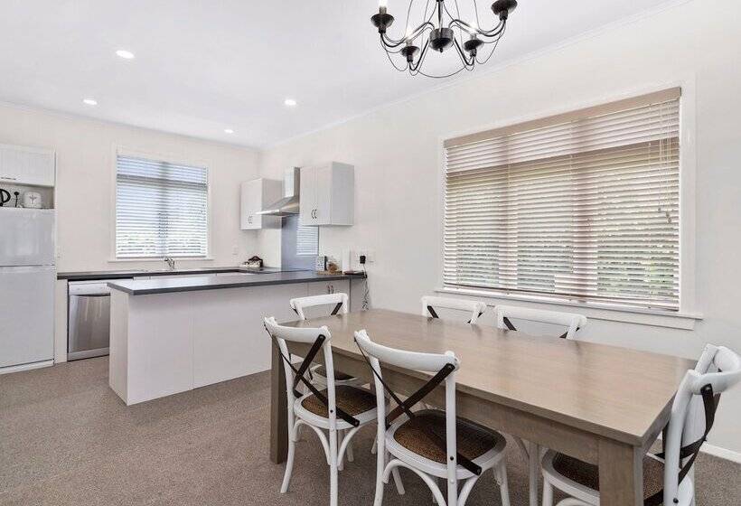 Cleveland Thermal Motel