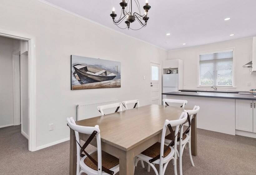 Cleveland Thermal Motel