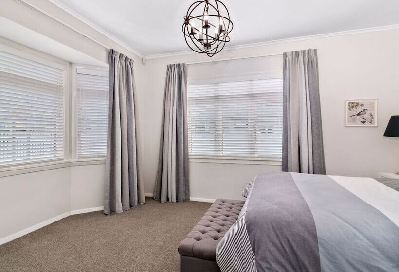 Cleveland Thermal Motel