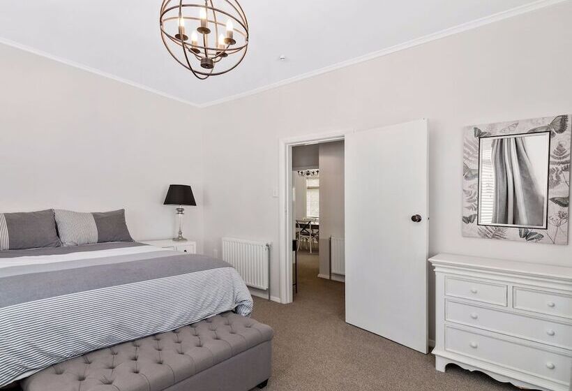 Cleveland Thermal Motel