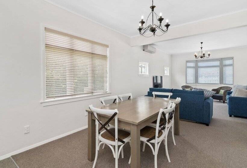 Cleveland Thermal Motel