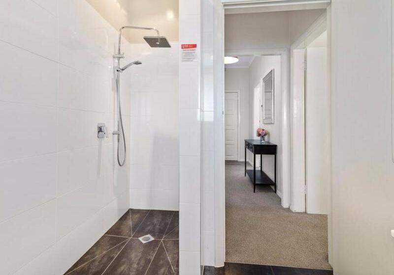 Cleveland Thermal Motel