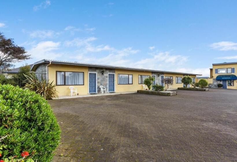 Coachman's Lodge Motel