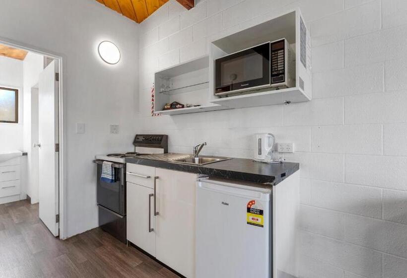 Coachman's Lodge Motel