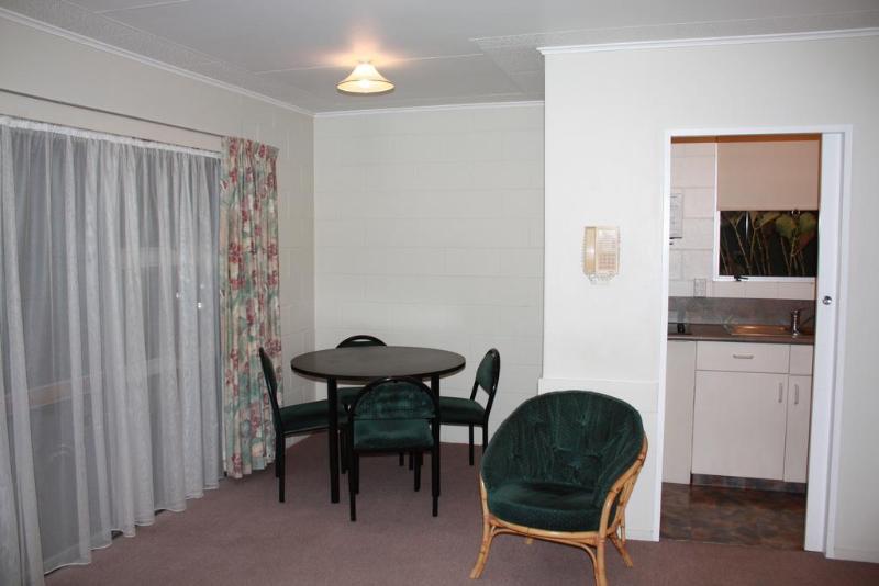 Commodore Court Motel