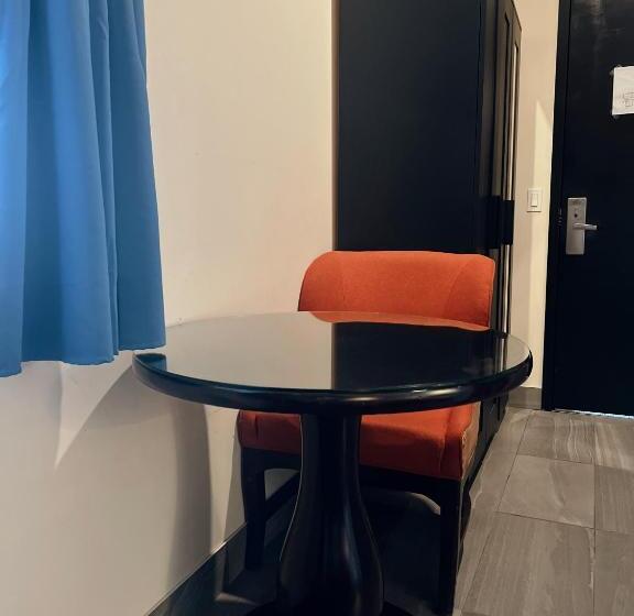 فندق Big Bird Inn