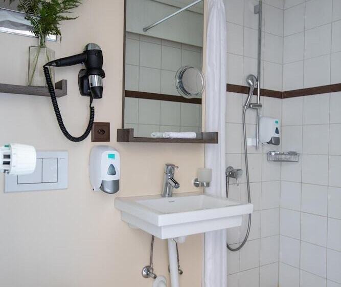 Отель Budget Rooms Gstaad