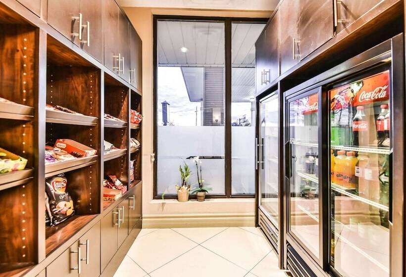 בית מלון כפרי Comfort Inn & Suites Ambassador Bridge