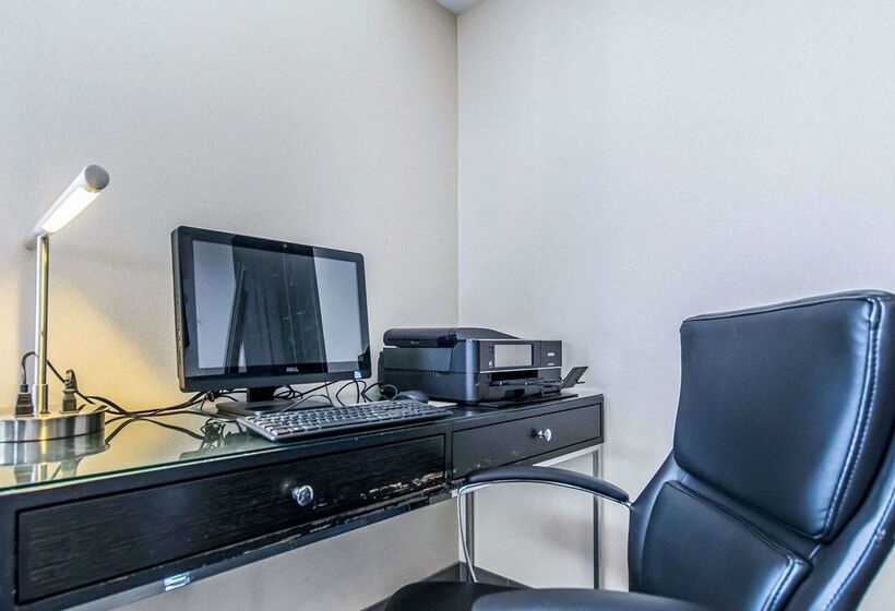 هتل Comfort Inn East