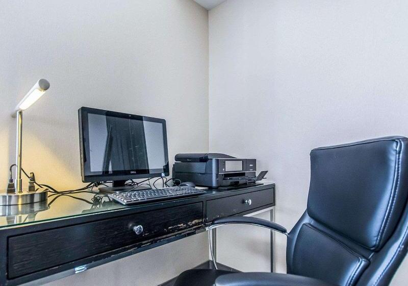 فندق Comfort Inn East