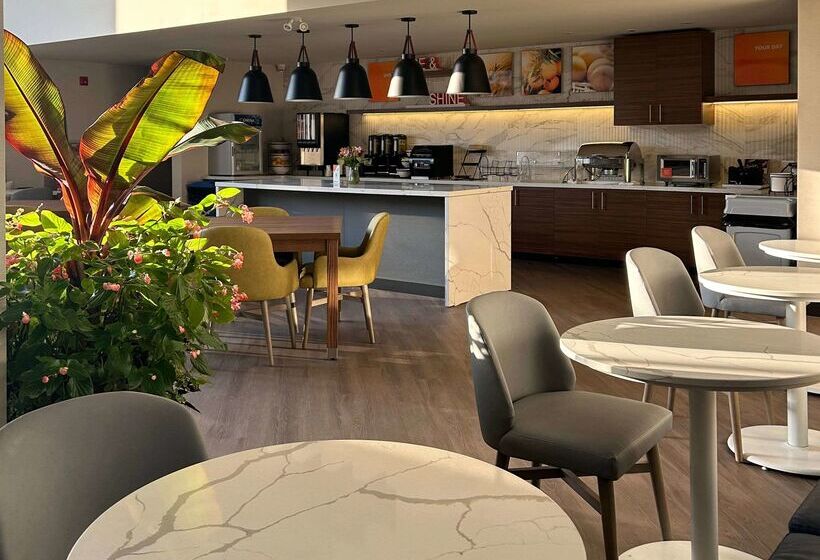 فندق Comfort Inn & Suites