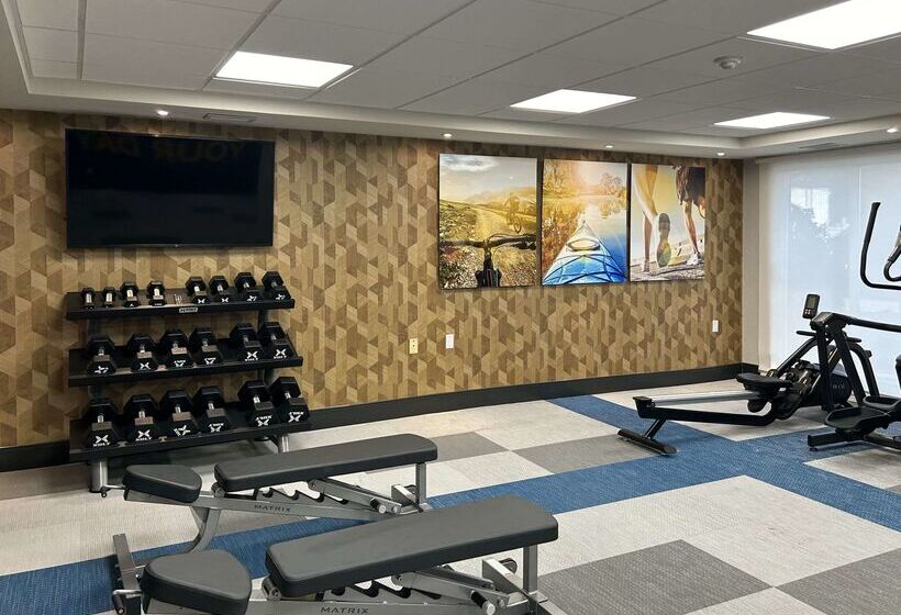 فندق Comfort Inn & Suites