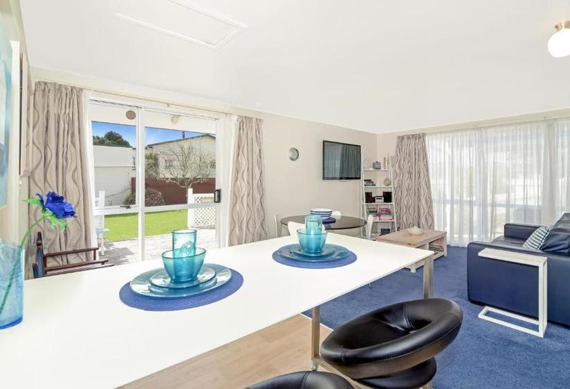 Отель Coromandel Apartments