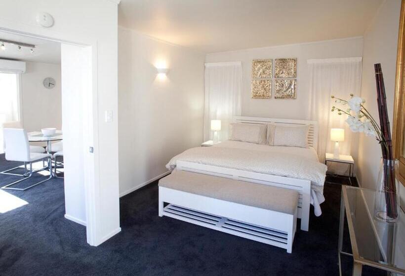בית מלון כפרי Coromandel Apartments