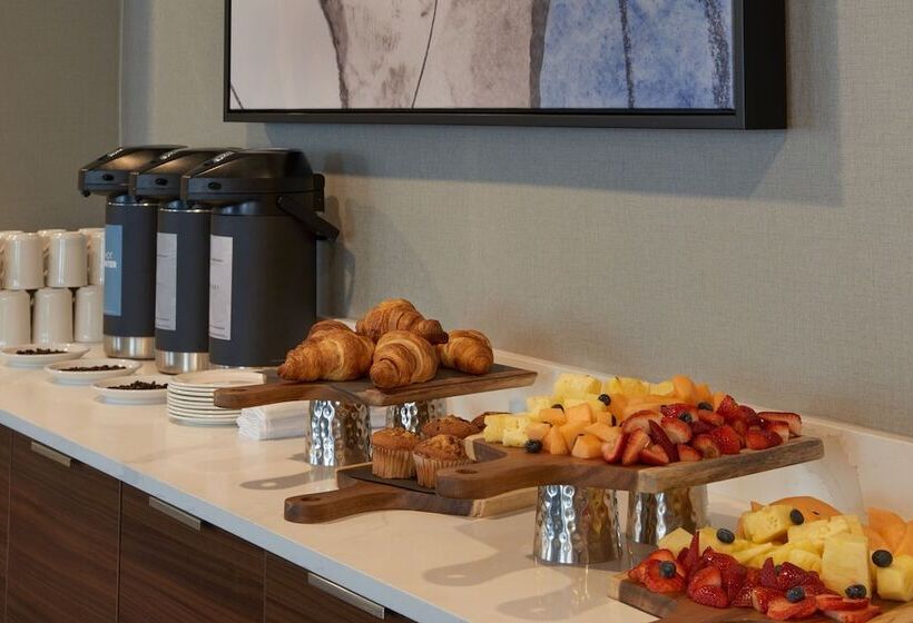 هتل Courtyard By Marriott Kitchener