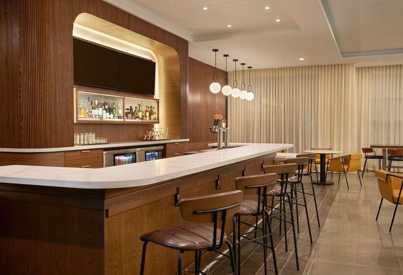 فندق Courtyard By Marriott Kitchener