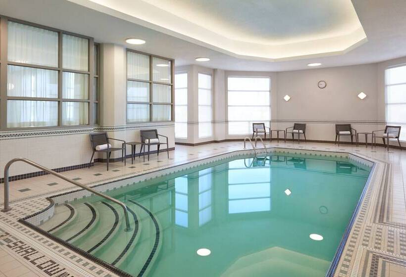 هتل Courtyard By Marriott Kitchener