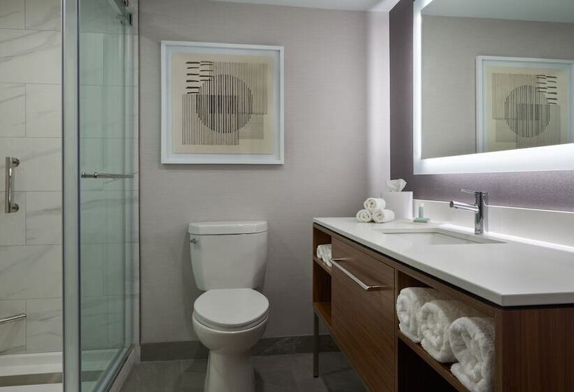 هتل Courtyard By Marriott Kitchener