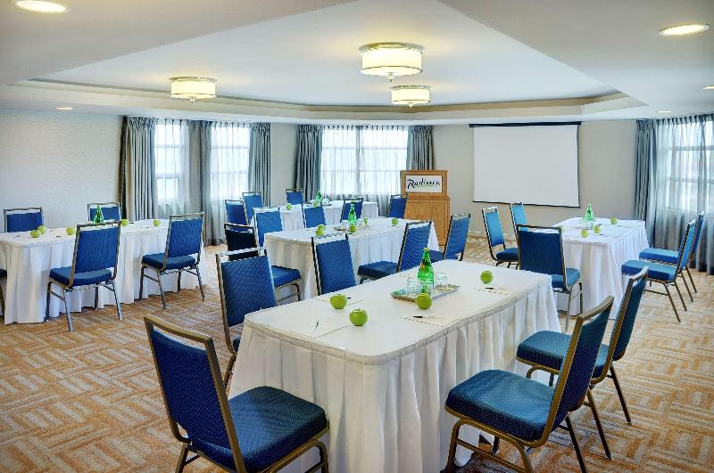 هتل Courtyard By Marriott Kitchener
