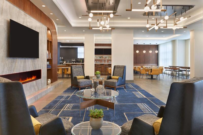 هتل Courtyard By Marriott Kitchener