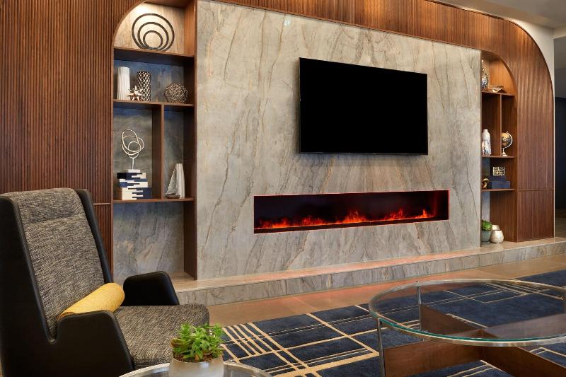 هتل Courtyard By Marriott Kitchener