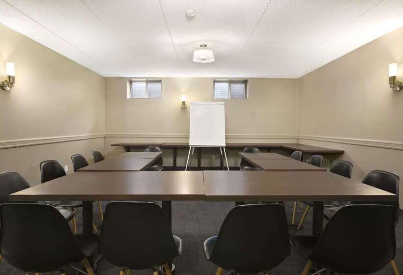 فندق Days Inn By Wyndham Stouffville