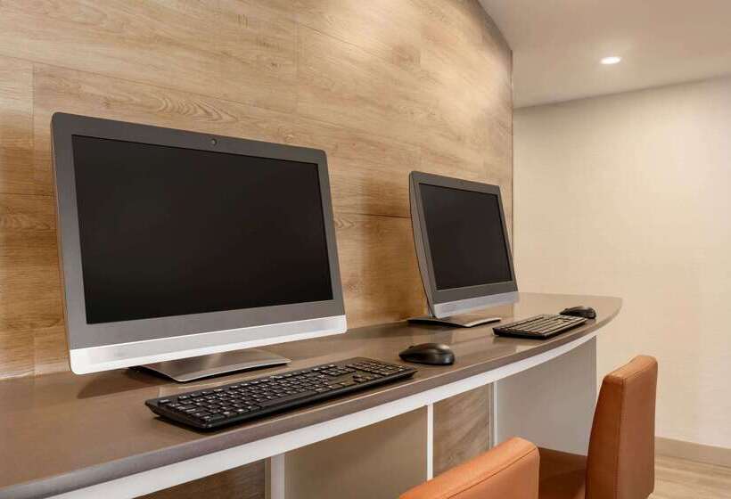 בית מלון כפרי Days Inn By Wyndham Toronto West Mississauga