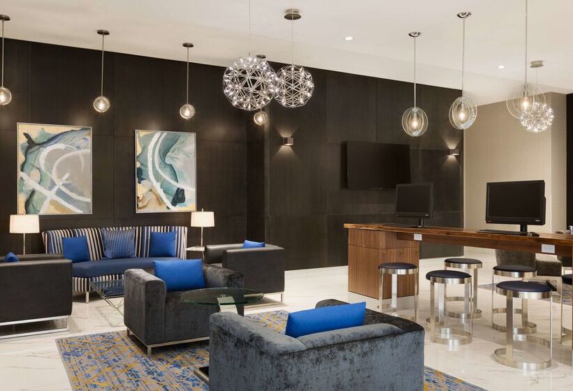 فندق Embassy Suites By Hilton Toronto Airport