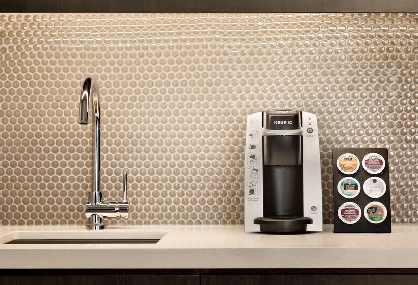 فندق Embassy Suites By Hilton Toronto Airport