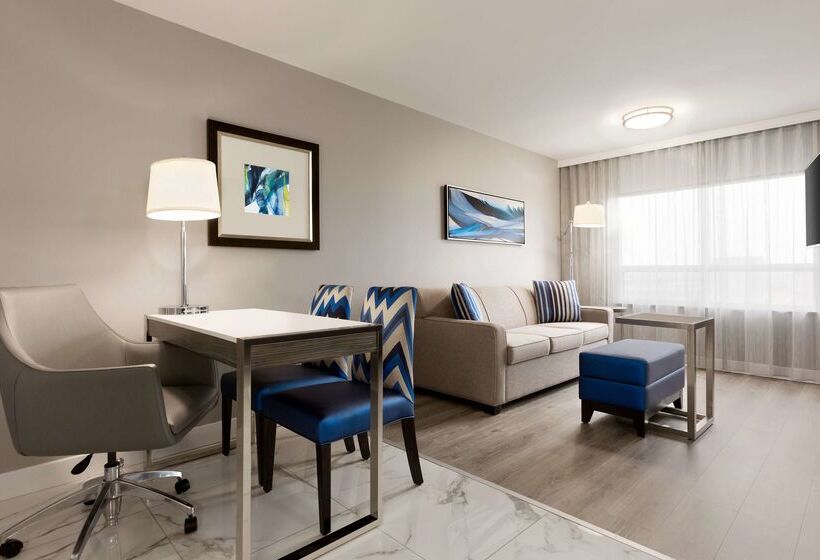 فندق Embassy Suites By Hilton Toronto Airport